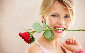Картинка девушки -+лица +портреты блондинка улыбка роза