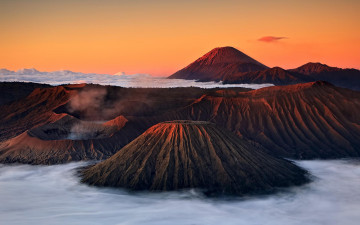 обоя природа, горы, индонезия, восточная, Ява, гора, бромо, дым, туман, закат, вулканы