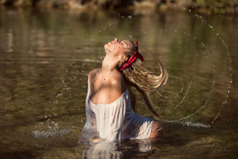 Картинка девушки -unsort+ брюнетки +шатенки волосы katie baxendale настроение вода брызги