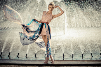 Картинка девушки -unsort+ блондинки фонтан модель