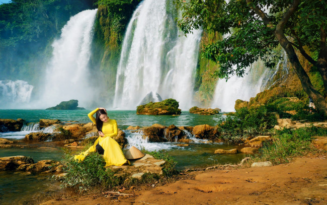 Обои картинки фото девушки, -unsort , азиатки, восточная, девушка, платье, природа, водопад