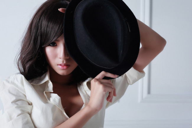 Обои картинки фото девушки, -unsort , азиатки, шляпа, взгляд, волосы, красотка, девушка