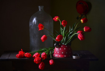обоя цветы, тюльпаны, чайник, алые, букет