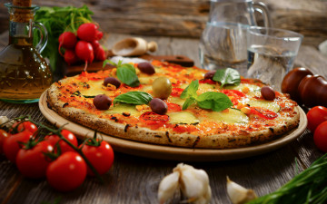 Картинка еда пицца чеснок помидоры редис маслины
