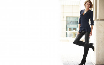 Картинка девушки sarah+mutch модель улица сапоги брюки блузка