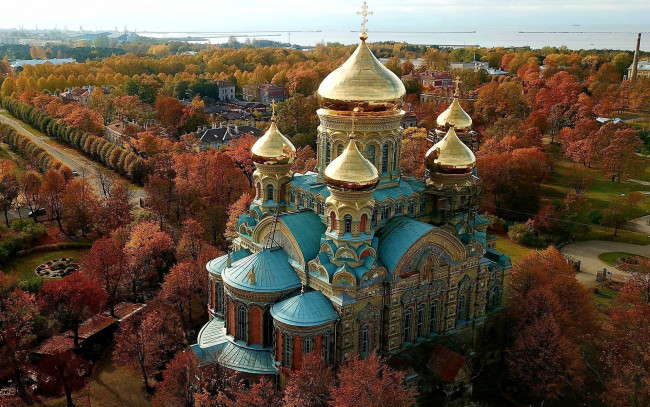 Обои картинки фото cathedral in karosta,  liepaja,  latvia, города, - католические соборы,  костелы,  аббатства, latvia, liepaja, cathedral, in, karosta