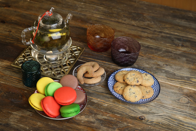Обои картинки фото еда, пироги, печенье, чай, выпечка, макаруны