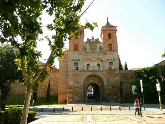 Обои картинки фото toledo, города, толедо, испания, площадь, ворота, здание