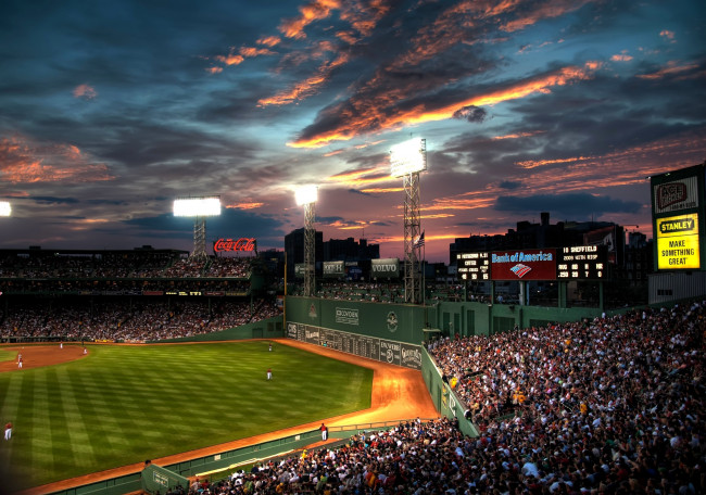 Обои картинки фото спорт, стадионы, облака, beysball, бейсбол, park, люди, boston, fenway