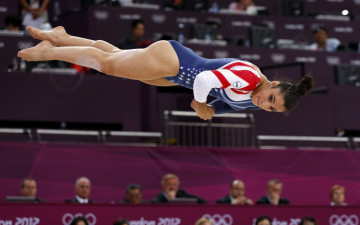 Картинка спорт гимнастика олимпиада гимнастка прыжок