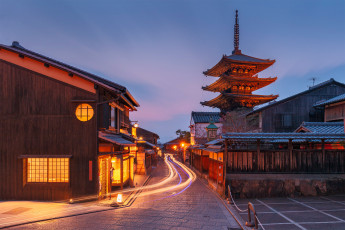 обоя города, киото , япония, архитектура, здание, фотография, вечер, азия, длительная, выдержка, легкие, тропы, улица, дом, азиатская, киото, martin, rak, пагода