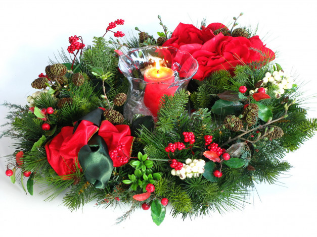 Обои картинки фото праздничные, украшения, розы, еловые, ветки, свеча