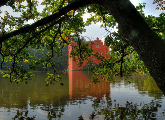 Обои картинки фото czech, lhota, red, castle, города, дворцы, замки, крепости, отражение, деревья, замок, река