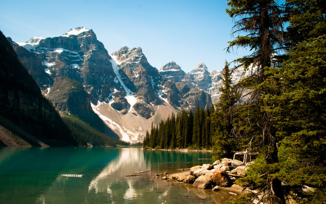 Обои картинки фото природа, реки, озера, камни, снег, ветки, озеро, горы, деревья, канада, долина, десяти, пиков, moraine, lake, banff, national, park, canada, морейн, лес