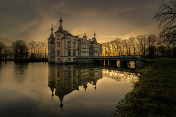 Картинка kasteel+van+poeke города замки+бельгии замок сумерки пруд