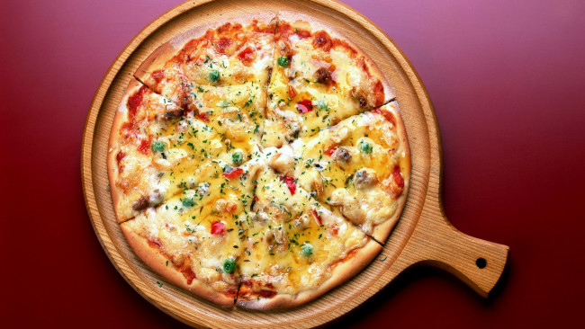 Обои картинки фото еда, пицца, кетчуп, зелень, сыр