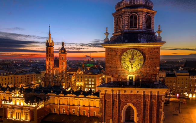 Обои картинки фото townhall and basilica of saint mary, города, краков , польша, townhall, and, basilica, of, saint, mary