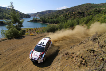 Картинка спорт авторалли ford al attiyah поворот пыль intercontinental rally challenge ciprus 2011