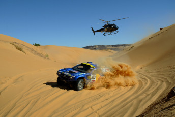 Картинка спорт авторалли вертолет гонка rally море дакара dakar туарег touareg внедорожник volkswagen