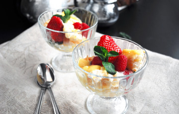 Картинка еда мороженое +десерты десерт клубника малина