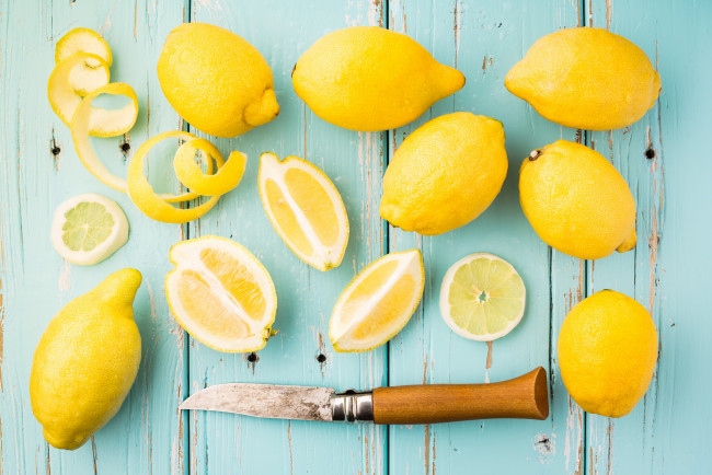 Обои картинки фото еда, цитрусы, лимоны, кожура, ломтики