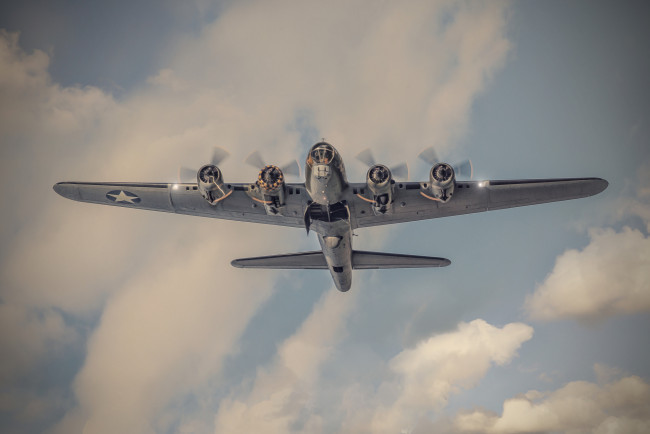Обои картинки фото b-17 flying fortress, авиация, боевые самолёты, бомбардировщик