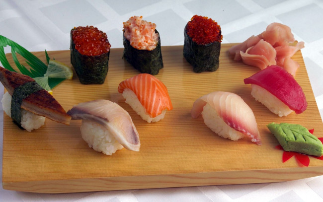 Обои картинки фото еда, рыба,  морепродукты,  суши,  роллы, японская, ассорти, роллы, кухня