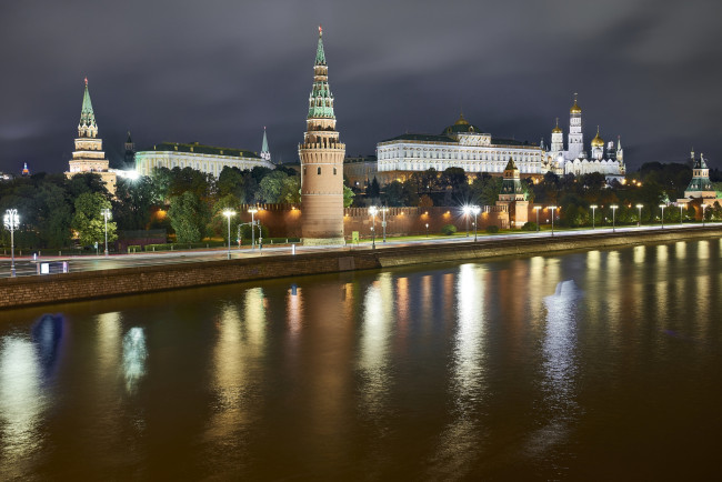 Обои картинки фото города, москва , россия, река, город, москва, ночной, пейзаж