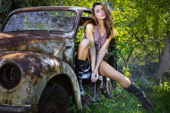 Картинка девушки -unsort+ брюнетки темноволосые лес поза авто