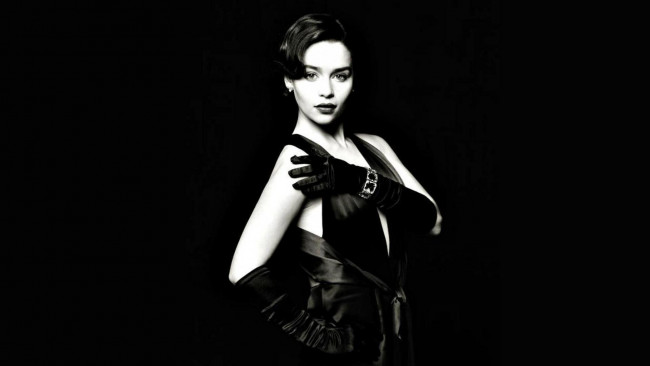 Обои картинки фото девушки, emilia clarke, черно-белая, актриса, перчатки, платье