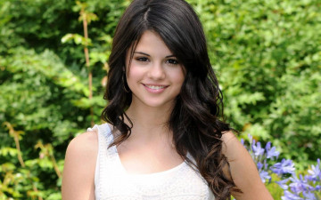 Картинка девушки selena+gomez брюнетка лицо майка