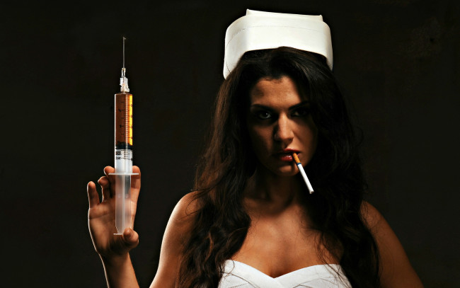 Обои картинки фото -Unsort Брюнетки Шатенки, девушки, unsort, брюнетки, шатенки, сигарета, медсестра, шприц
