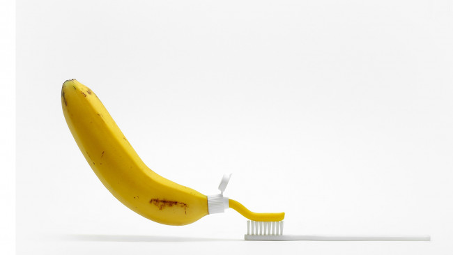 Обои картинки фото юмор и приколы, щетка, зубная, паста, банан