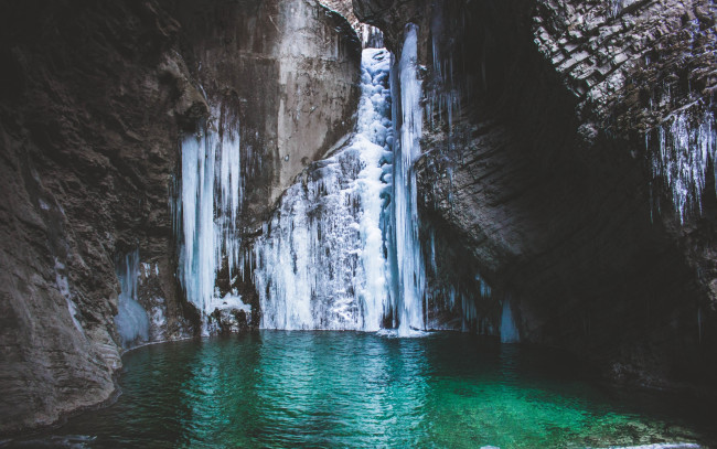 Обои картинки фото природа, водопады, пещера