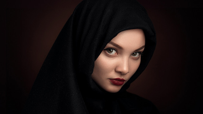 Обои картинки фото девушки, - лица,  портреты, девушка, модель, лицо, красотка, портрет, взгляд, макияж, хиджаб, платок