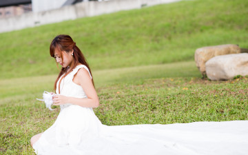 Картинка девушки -+невесты азиатка платье лужайка