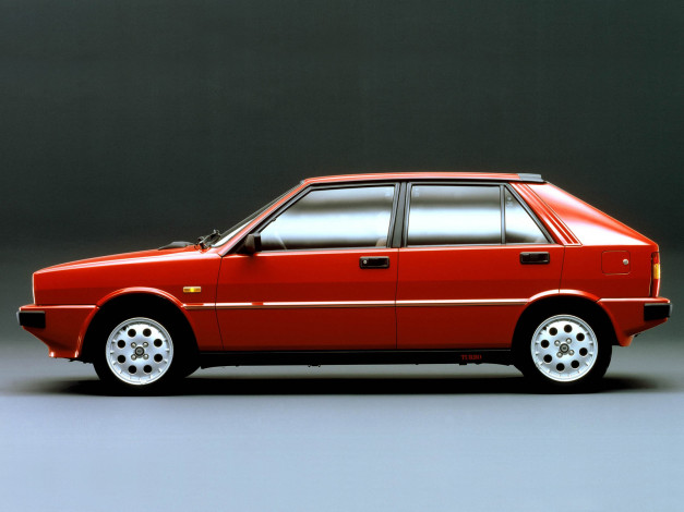 Обои картинки фото lancia, delta, turbo, автомобили