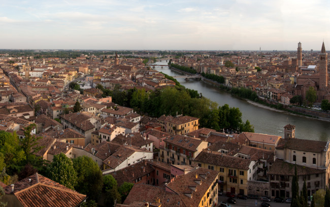 Обои картинки фото borgo, trento, verona, италия, города, панорамы, дома, река, мост, побережье