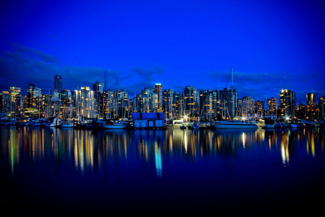 Обои картинки фото ванкуве, канада, города, ванкувер, ночь, море, дома
