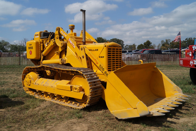 Обои картинки фото caterpillar model 955 crawler tractor with bucket, техника, бульдозеры на гусенецах, бульдозер, гусеницы, ковш