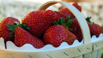 Картинка еда клубника +земляника корзинка ягоды