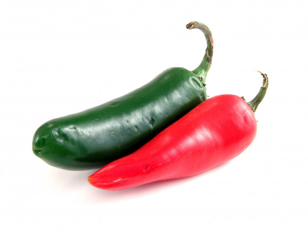 Обои картинки фото еда, перец, зеленый, красный, стручки, дуэт