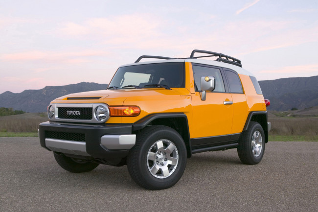 Обои картинки фото toyota fj cruiser 2010, автомобили, toyota, 2010, внедорожник, cruiser, fj