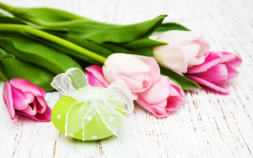 Картинка праздничные пасха цветы яйца тюльпаны happy wood pink flowers tulips easter eggs decoration