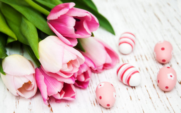 обоя праздничные, пасха, цветы, яйца, тюльпаны, happy, wood, pink, flowers, tulips, easter, eggs, decoration
