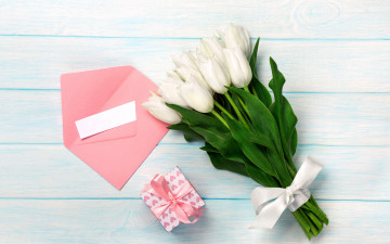 Картинка праздничные подарки+и+коробочки подарок букет love romantic tulips valentine's day letter день валентина gift box белые тюльпаны