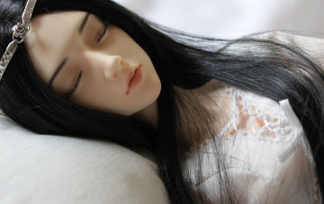 Картинка разное игрушки корона спит девушка кукла bjd