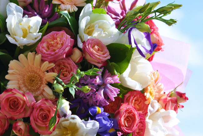 Обои картинки фото цветы, букеты,  композиции, эустома, тюльпаны, розы, гиацинты