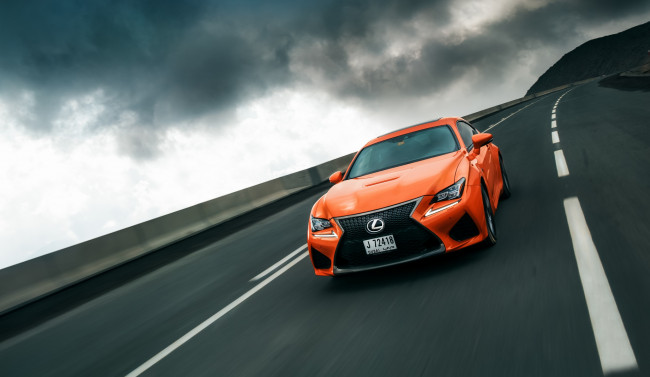 Обои картинки фото автомобили, lexus, дорога, orange, rcf, небо, скорость