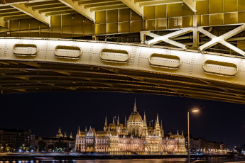 Картинка margaret+bridge+framing города будапешт+ венгрия дворец ночь река